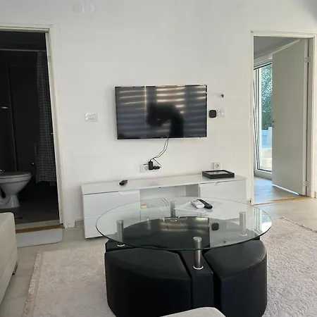 Alex 1 Apartment Nis